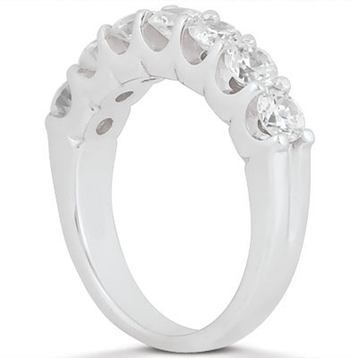 Anillo de boda de oro blanco de 14k con diamantes y engaste compartido en forma de U festoneado