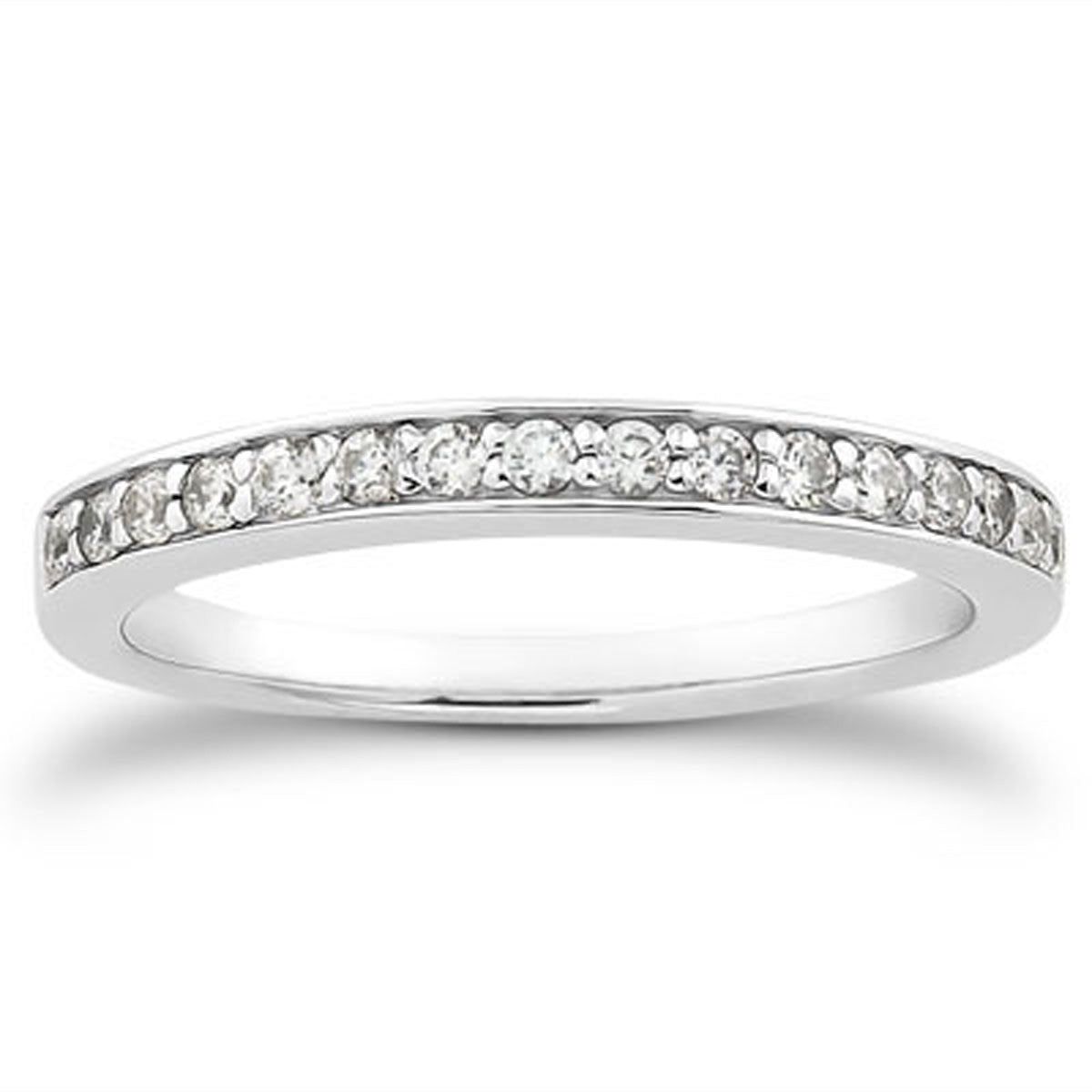 Anillo de boda tipo alianza de oro blanco de 14k con pavé de diamantes, media vuelta