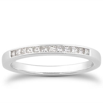 Anillo de boda de oro blanco de 14k con diamantes princesa engastados en canal
