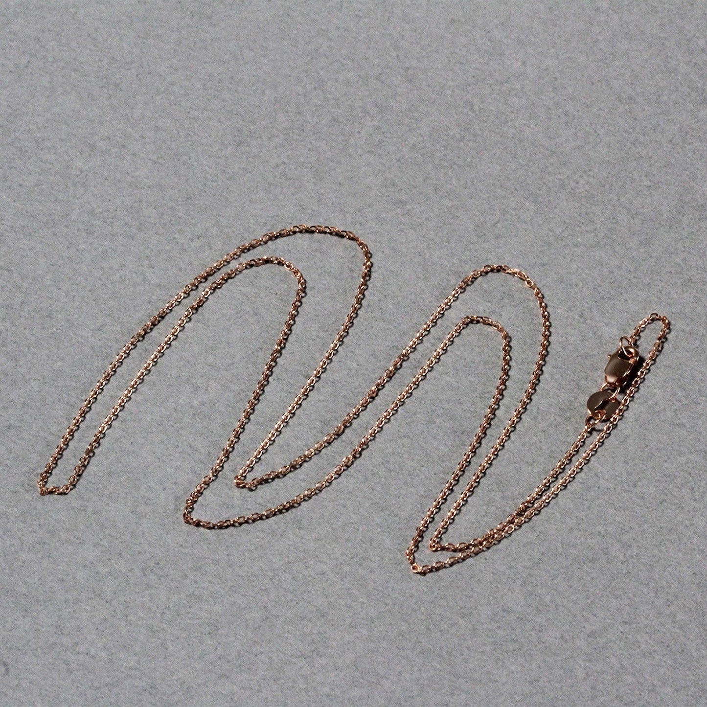 Cadena de eslabones de cable con corte de diamante en oro rosa de 14k (0,8 mm)