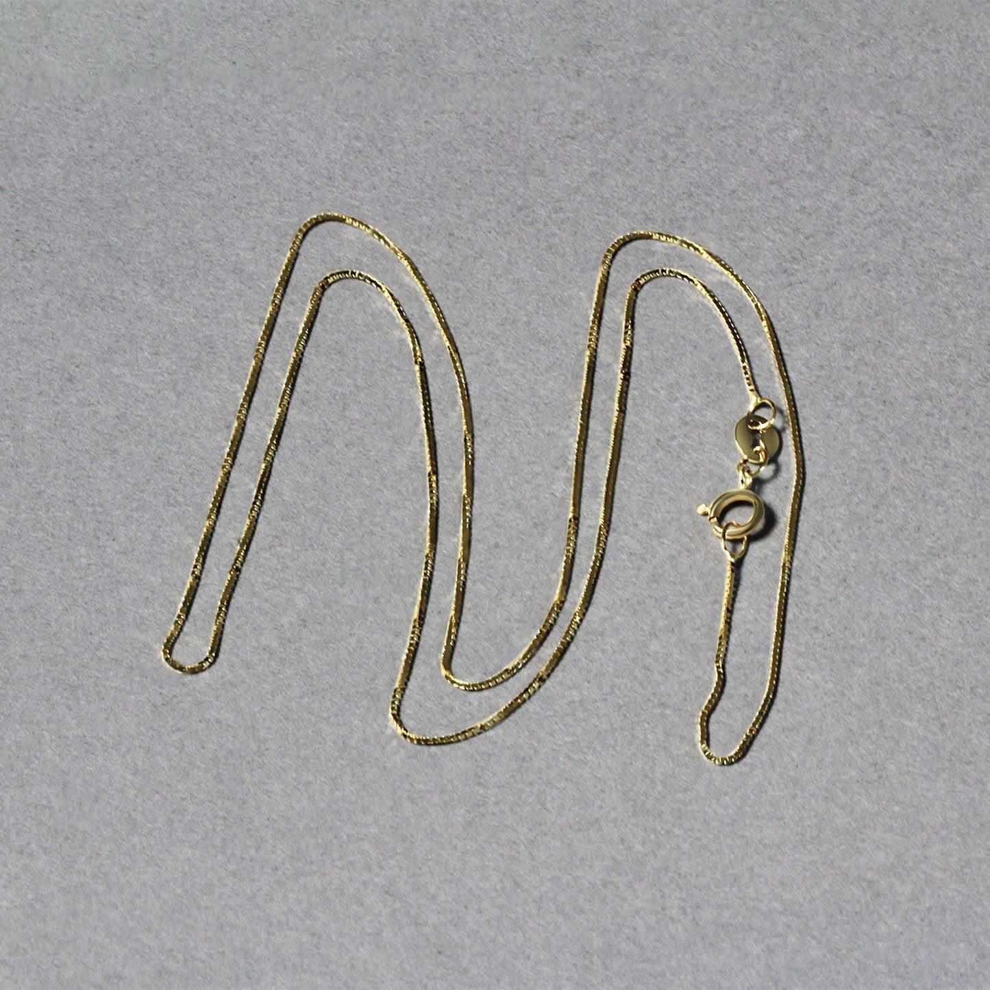 Cadena clásica de oro amarillo de 14k y 0.6mm