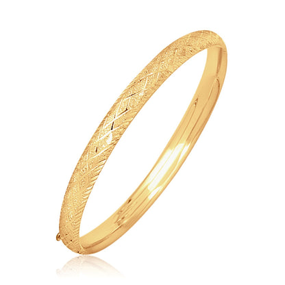 Pulsera rígida de oro amarillo de 14k con diamantes tallados (6.00 mm)