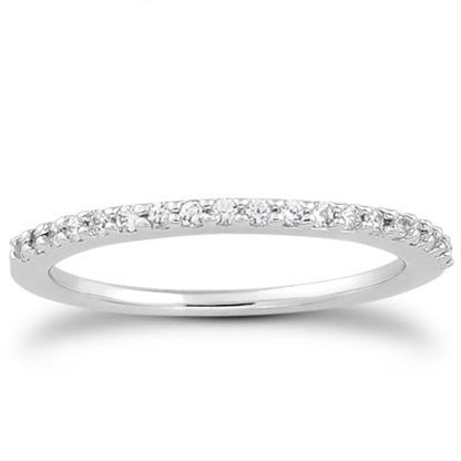 Anillo de boda de oro blanco de 14k con perfil delgado, diamantes y microincrustaciones