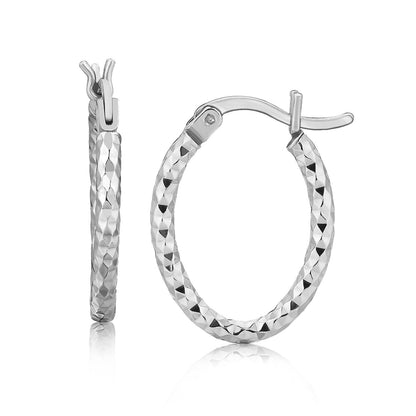 Pendientes de aro pequeños ovalados de plata de ley bañados en rodio, con textura de corte de diamante