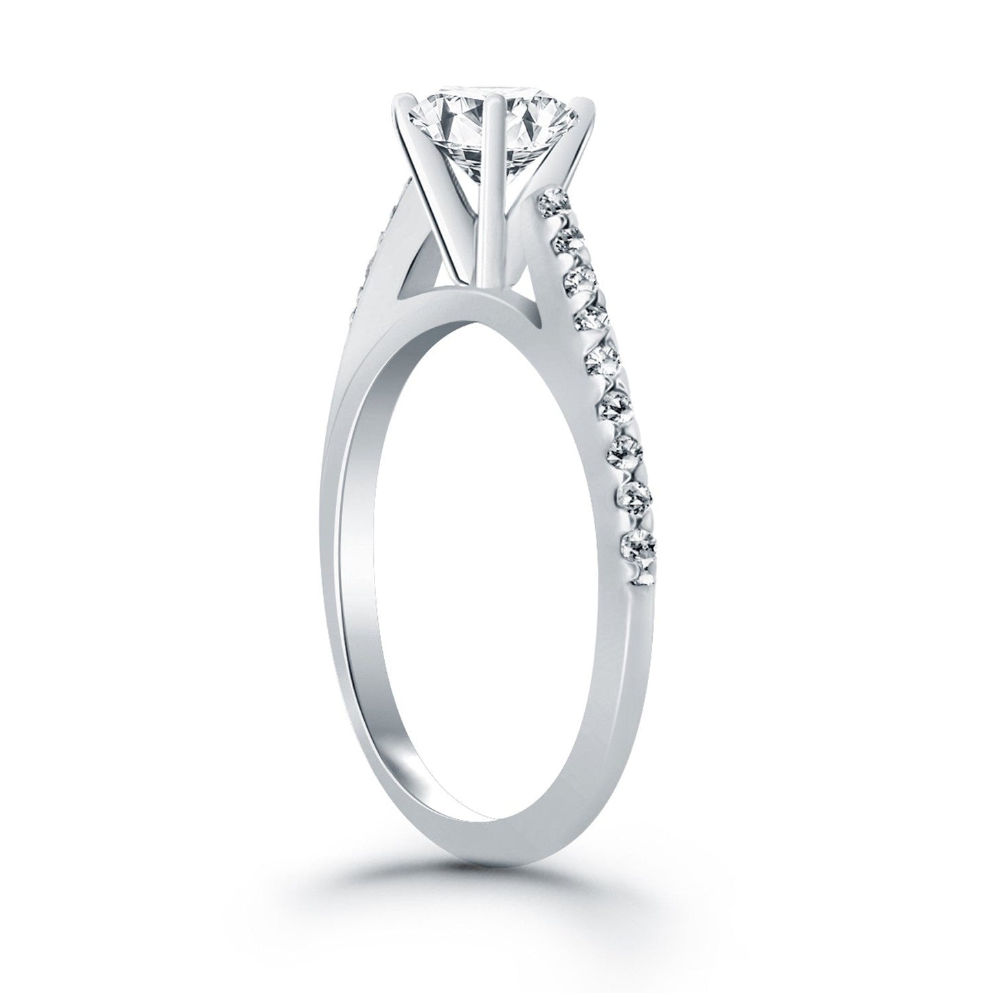 Anillo de compromiso de oro blanco de 14k con micro garras de diamantes y diseño catedral