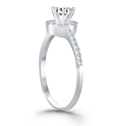 Anillo de compromiso con halo de diamantes en oro blanco de 14k