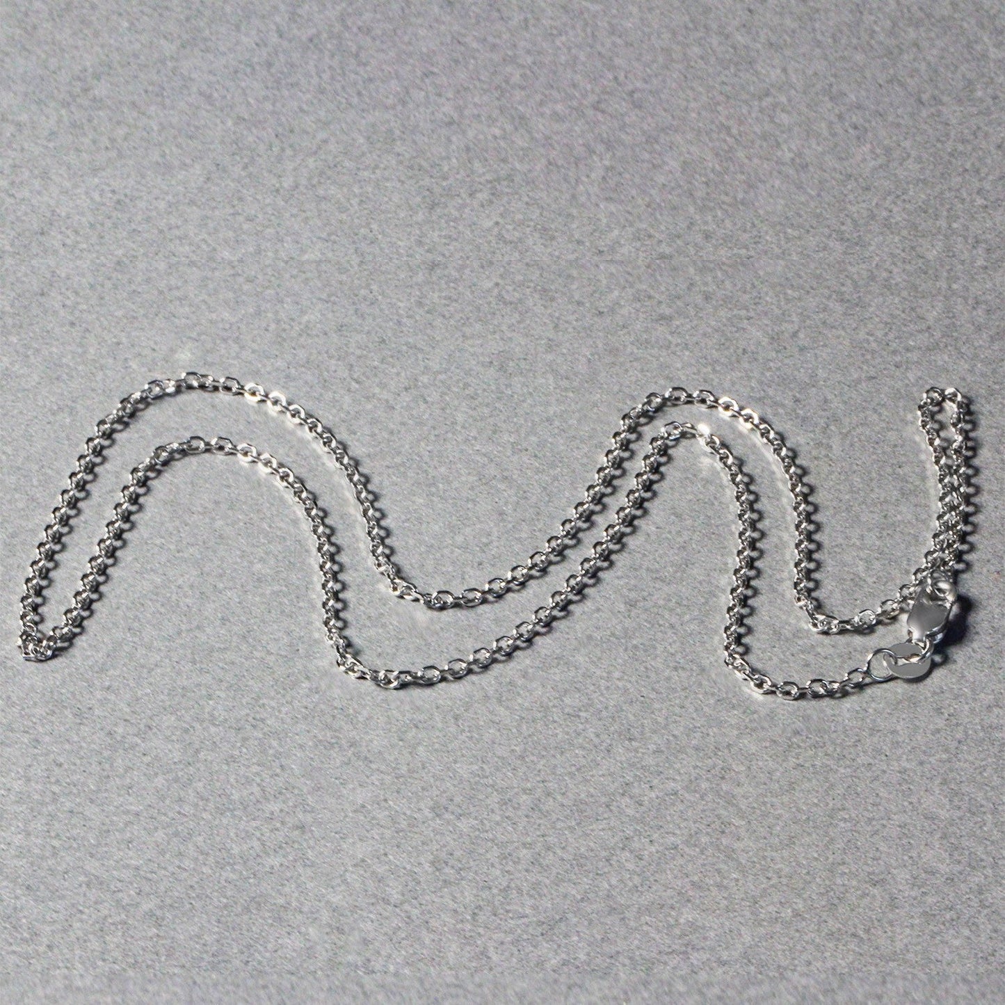 Cadena de eslabones de cable con corte de diamante de oro blanco de 14k y 1,5 mm