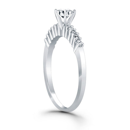 Anillo de compromiso de oro blanco de 14k con diamantes de acento de garra compartida