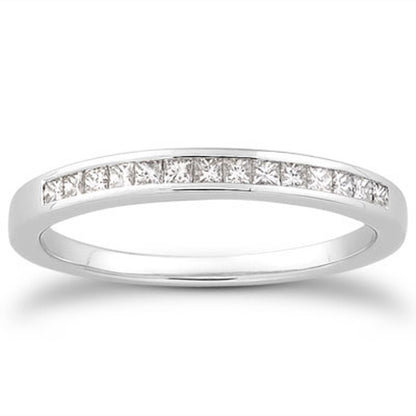 Anillo de boda de oro blanco de 14k con diamantes princesa engastados en canal