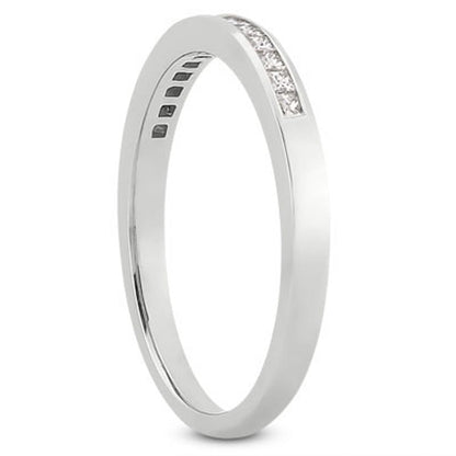 Anillo de boda de oro blanco de 14k con diamantes princesa engastados en canal