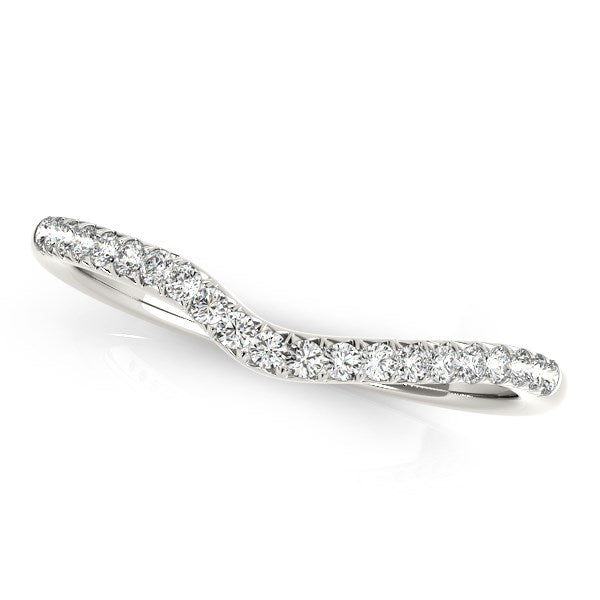 Anillo de boda curvo de oro blanco de 14k con pavé de diamantes (1/4 quilate total)