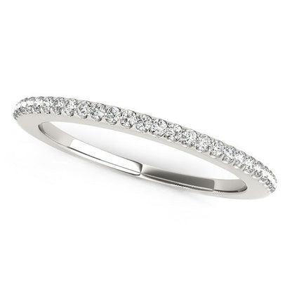 Anillo de boda de diamantes de oro blanco de 14k con engaste escalonado pavé (1/8 quilates en total)