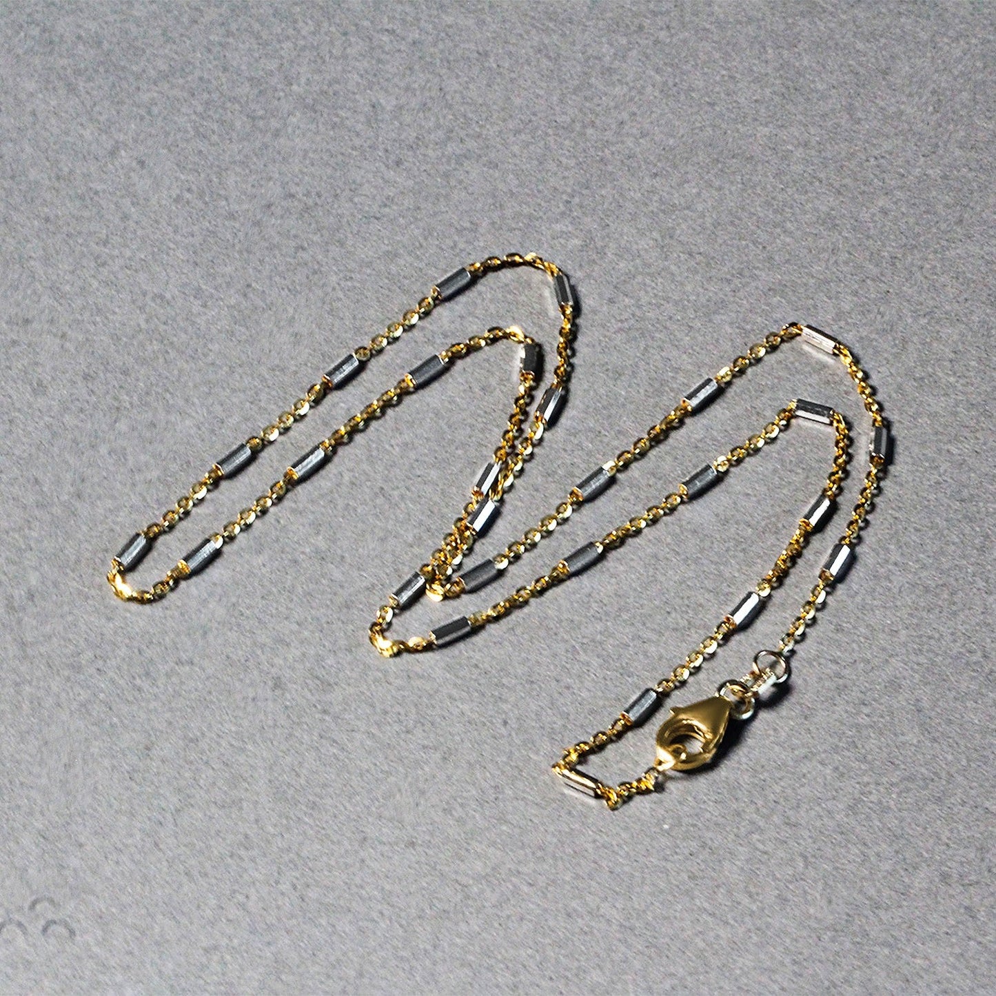 Cadena con eslabones de barra en oro bicolor de 14k (1.4mm)