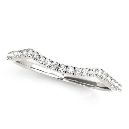 Alianza de boda curva de oro blanco de 14 quilates con diamantes engastados en pavé (1/8 quilates en total)