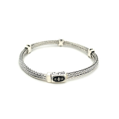 Pulsera de cuerda trenzada con detalles de zafiro negro en plata esterlina
