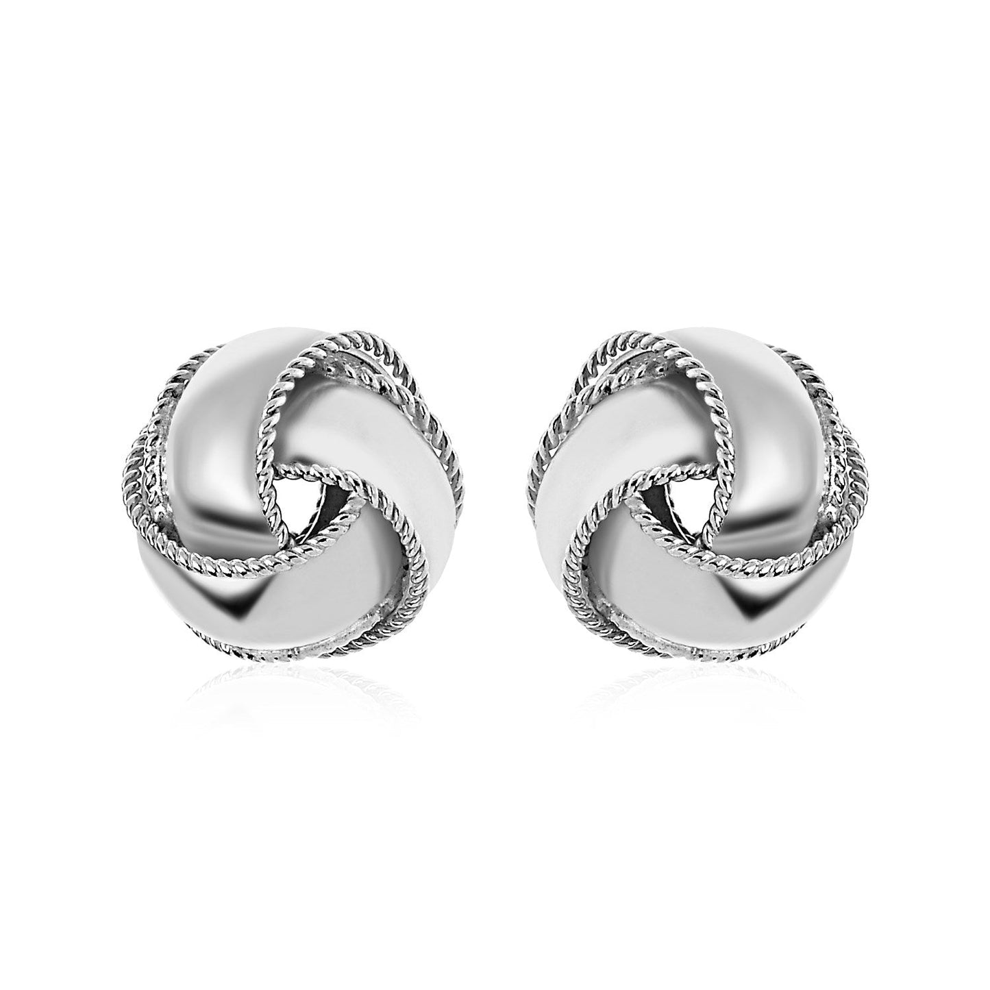 Pendientes de nudo de amor texturizados y pulidos de plata esterlina