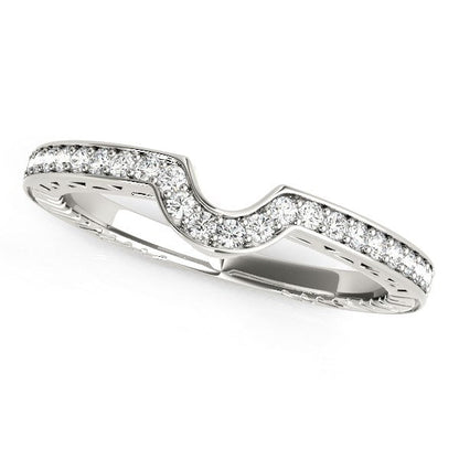 Anillo de boda curvo de oro blanco de 14k con engaste de garras (1/8 ct. p.a.)