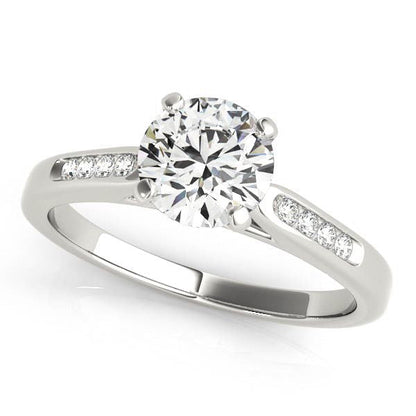 Anillo de compromiso de oro blanco de 14k con una sola fila de diamantes (1 qtc)