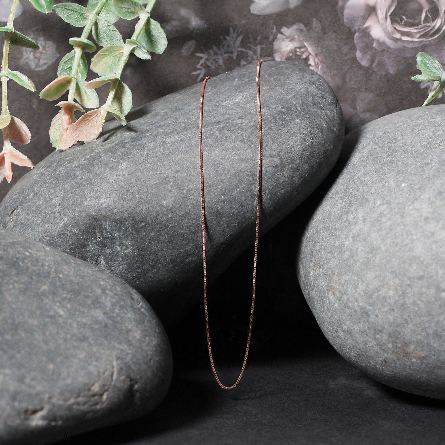 Cadena clásica de oro rosa de 14k de 0,4 mm