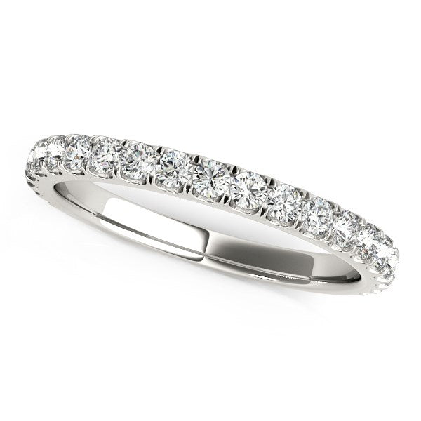 Anillo de boda de oro blanco de 14 quilates con diamantes redondos pavé (3/8 quilates en total)