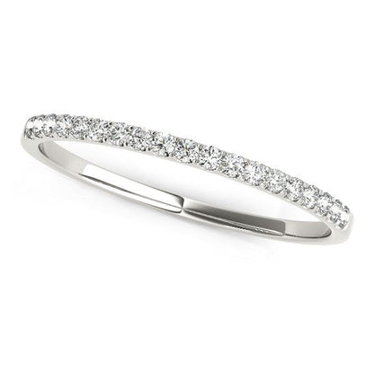 Anillo de boda de oro blanco de 14k con diamantes engastados en pavé (1/8 cttw)