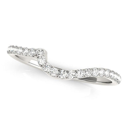 Anillo de boda curvo de diamantes de oro blanco de 14k con engaste redondo de pavé (1/5 cttw)