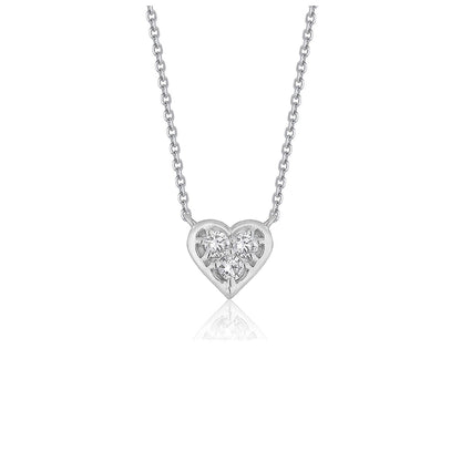 Colgante de oro blanco de 14k con diseño de corazón de diamante