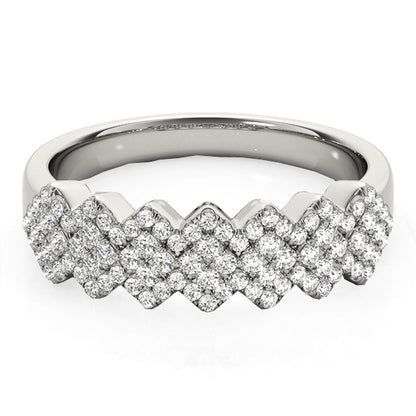 Anillo ancho con patrón multidiaogonal y diamantes en oro blanco de 14k (5/8 qt)