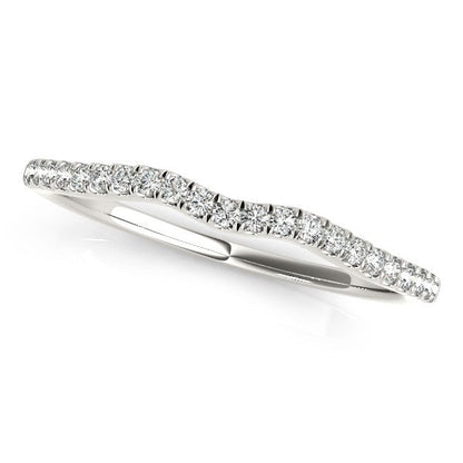 Anillo de boda de oro blanco de 14 quilates con motivo de ola y diamantes (1/8 qt total)