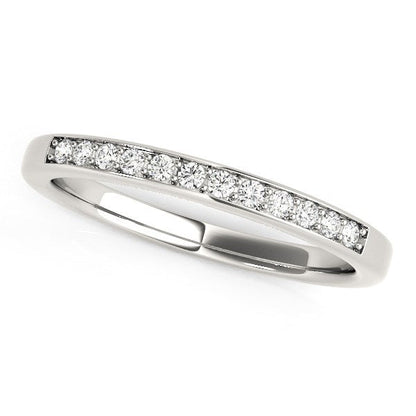 Alianza de boda de oro blanco de 14 quilates con diamantes (1/8 quilates en total)