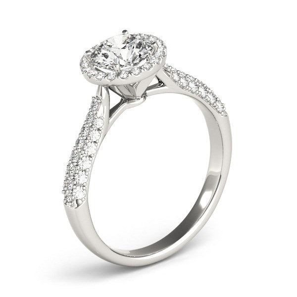 Anillo de compromiso con halo de diamantes en oro blanco de 14k y banda pavé (1 1/3 cttw)