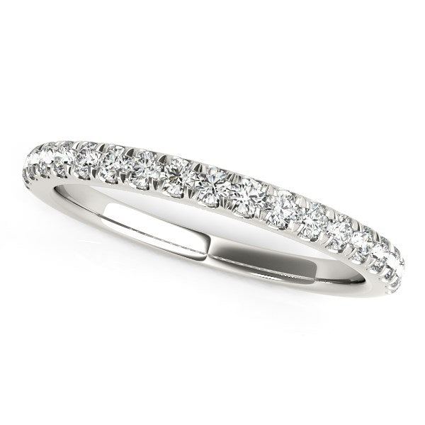 Anillo de boda con diamantes engastados en pavé de oro blanco de 14k (1/4 quilates en total)