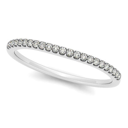 Alianza de boda de oro blanco de 14k con engaste festoneado y diamantes redondos (1/10 quilates en total)