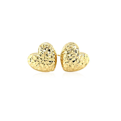 Pendientes de corazón abombados de oro amarillo de 14k con tallas de diamante