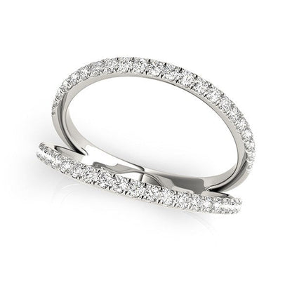 Anillo de oro blanco de 14k con banda dividida de diamantes (1/4 quilate total)