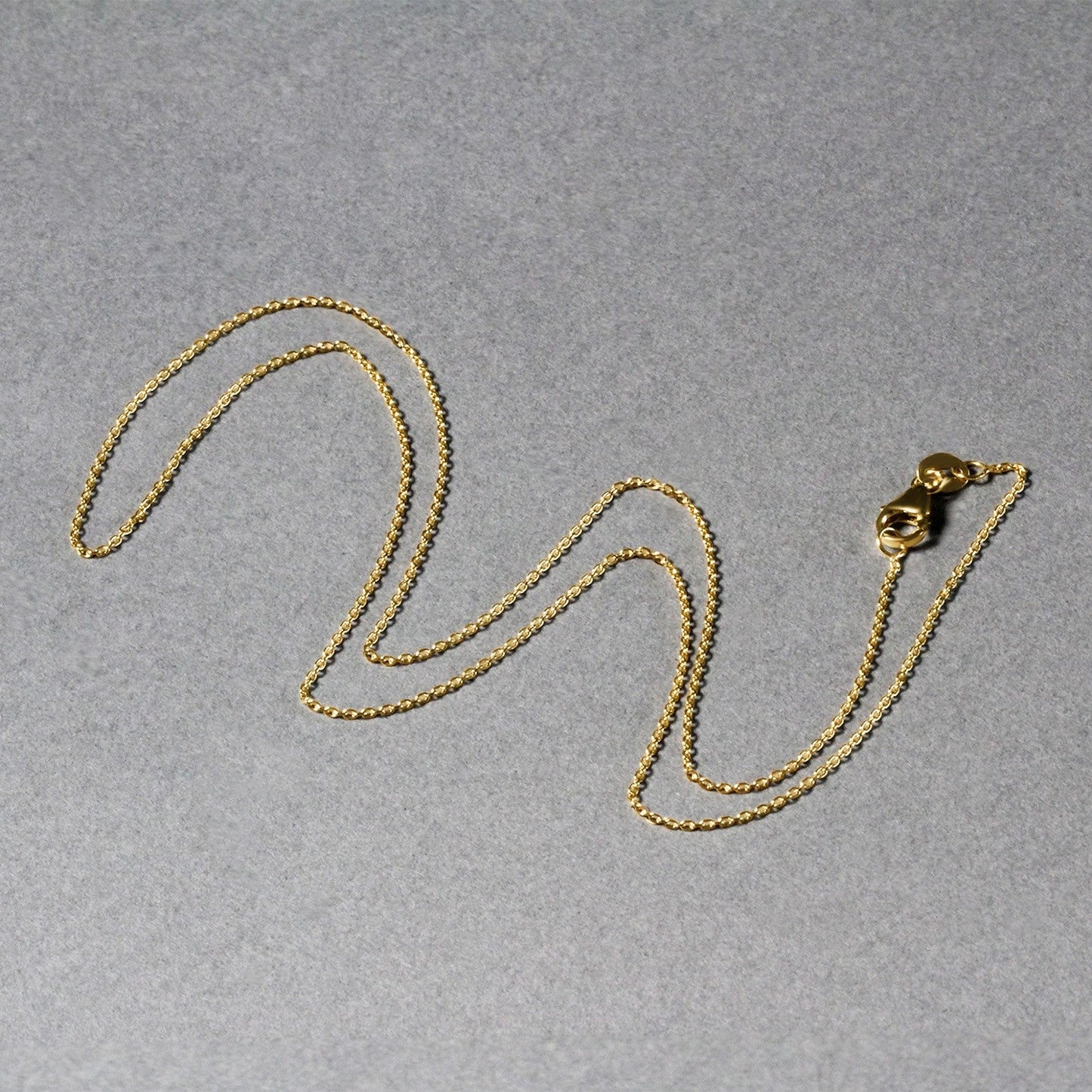 Cadena de eslabones redondos tipo cable de oro amarillo de 18k (0.97 mm)
