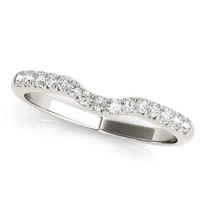 Anillo de boda curvo de oro blanco de 14k con diamantes de pavé (1/5 qt)