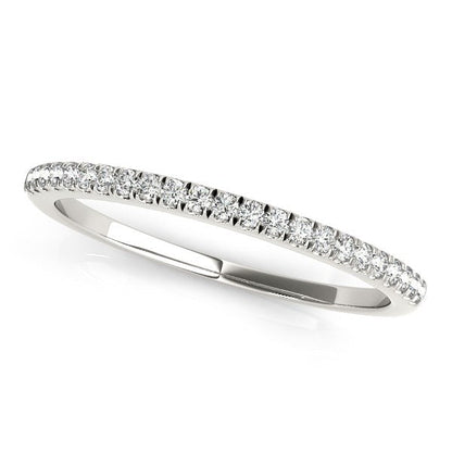 Alianza de boda clásica de oro blanco de 14 quilates con diamantes engastados en pavé (1/8 quilates en total)