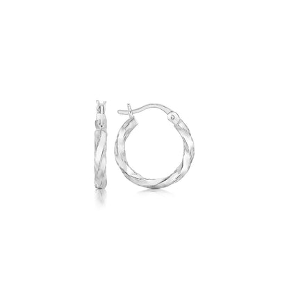 Pendientes de aro pulidos de plata de ley con diseño retorcido