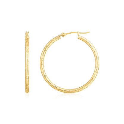 Aretes de aro con corte de diamante en oro amarillo de 14 quilates