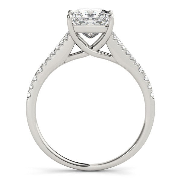 Anillo de compromiso con diamante de corte princesa en oro blanco de 14k con vástago dividido (1 1/8 ct. p.t.)