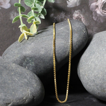 Cadena clásica tipo box de oro amarillo de 14K de 1,6mm