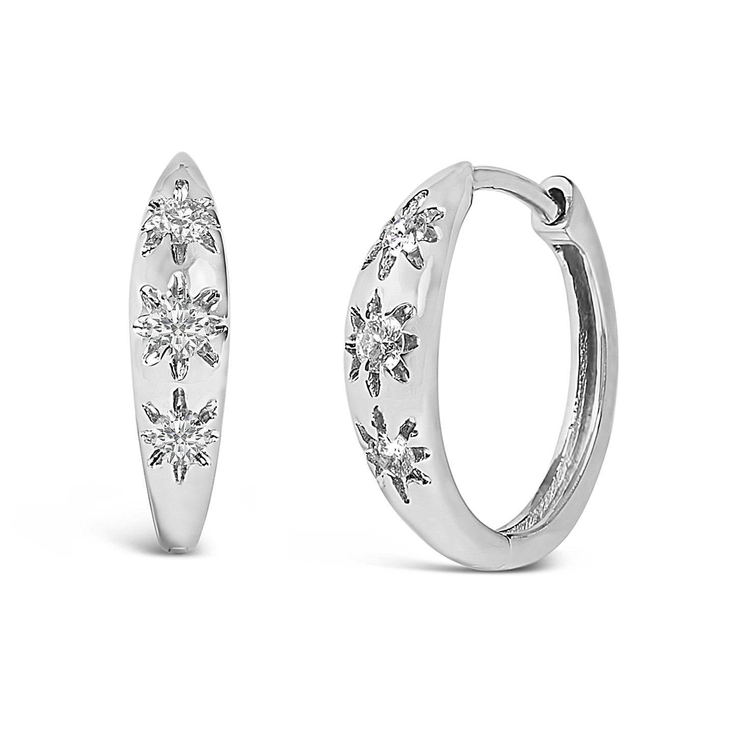 Pendientes de aro tipo Huggie de oro blanco de 10K con tres diamantes cultivados en laboratorio de 1/5 Cttw
