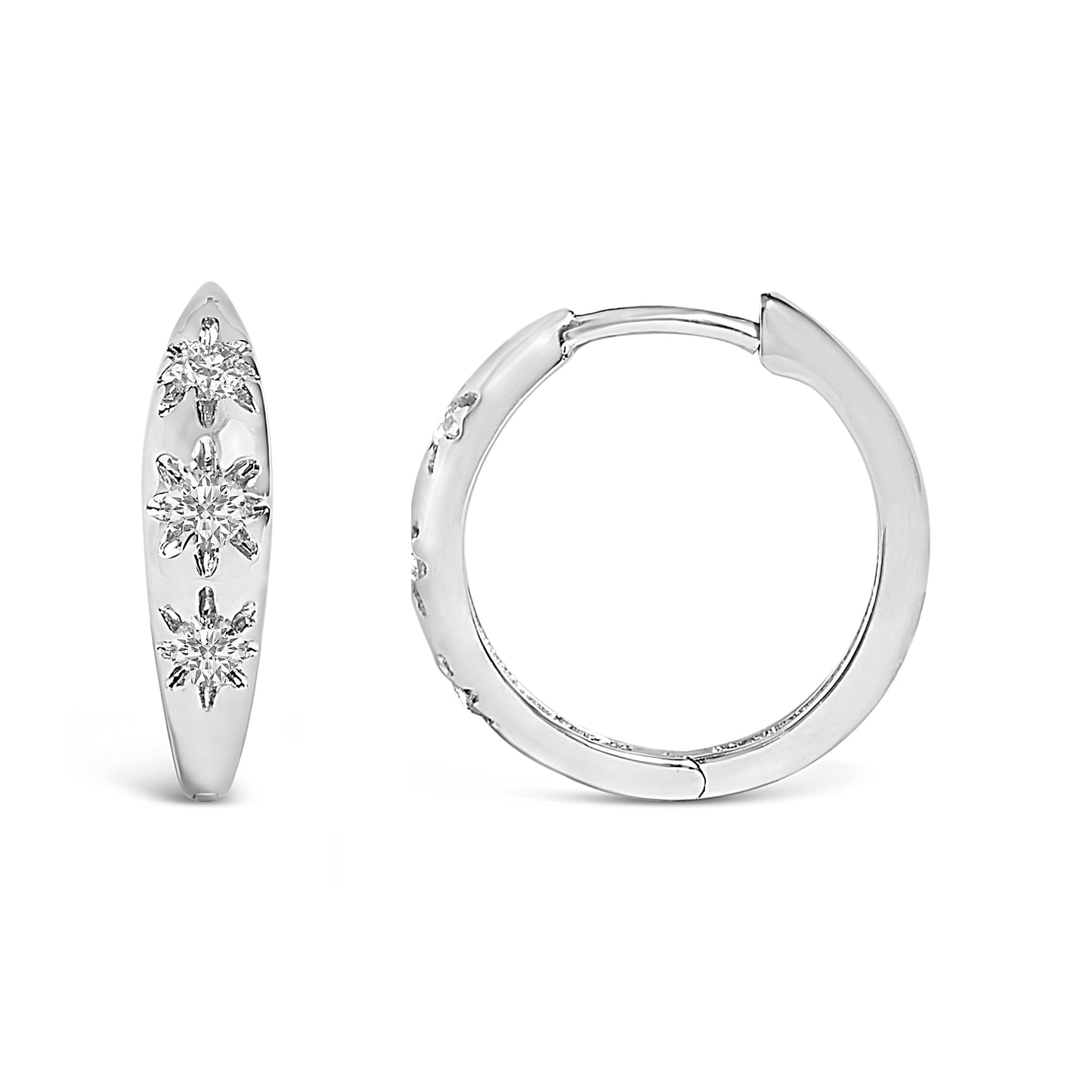 Pendientes de aro tipo Huggie de oro blanco de 10K con tres diamantes cultivados en laboratorio de 1/5 Cttw