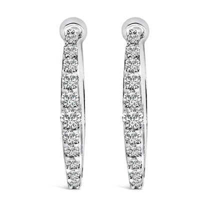 Pendientes Huggy con forma de corazón de oro blanco de 10K y diamantes creados en laboratorio de 1/4 Cttw