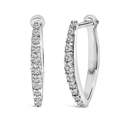 Pendientes Huggy con forma de corazón de oro blanco de 10K y diamantes creados en laboratorio de 1/4 Cttw