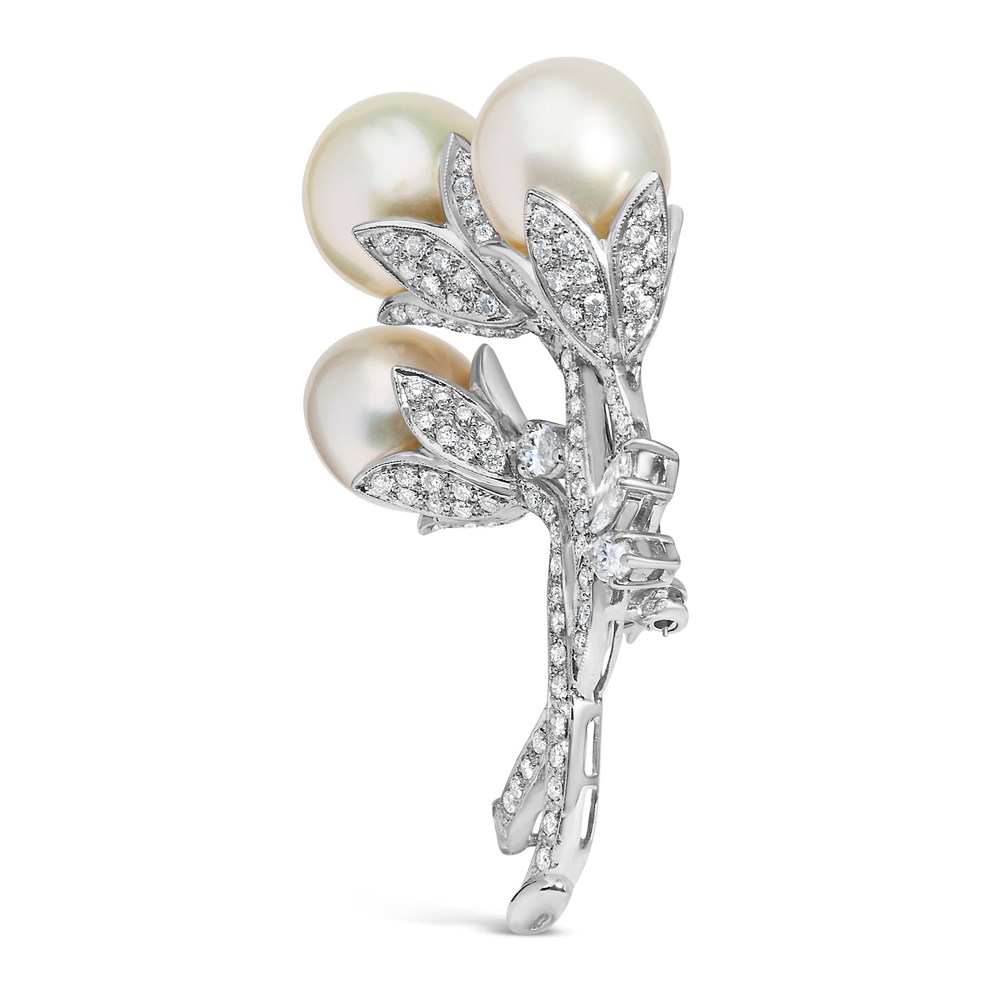 Broche con diseño floral de diamantes y perlas de los Mares del Sur, oro blanco de 18K y 2 1/5 Cttw (color G-H, claridad VS1-VS2)