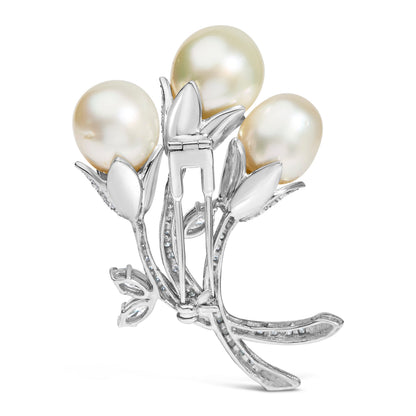 Broche con diseño floral de diamantes y perlas de los Mares del Sur, oro blanco de 18K y 2 1/5 Cttw (color G-H, claridad VS1-VS2)