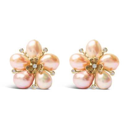 Pendientes de oro rosa de 18 quilates con diamantes de 3/8 de quilate y perlas de agua dulce con forma de flor