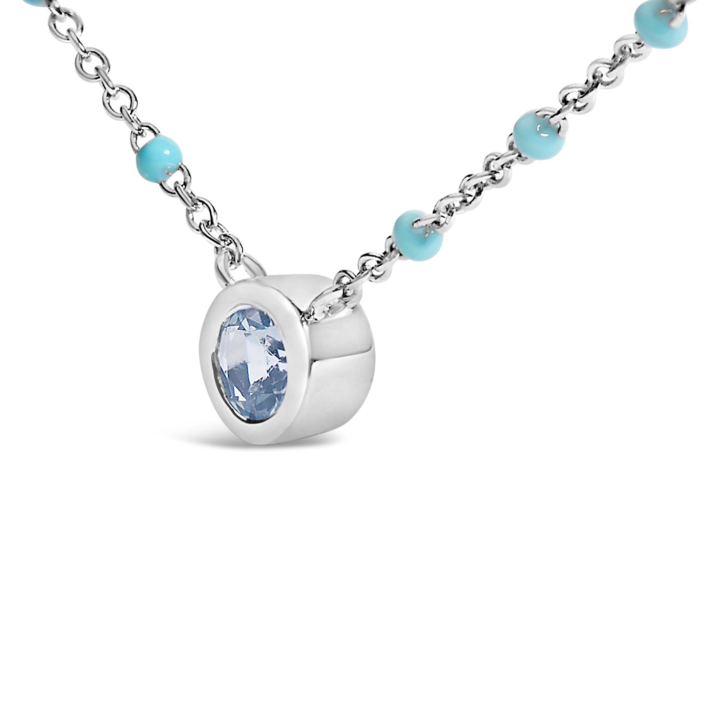 Collar de cadena con aguamarina celeste engastada en bisel de plata de ley y cuentas de esmalte